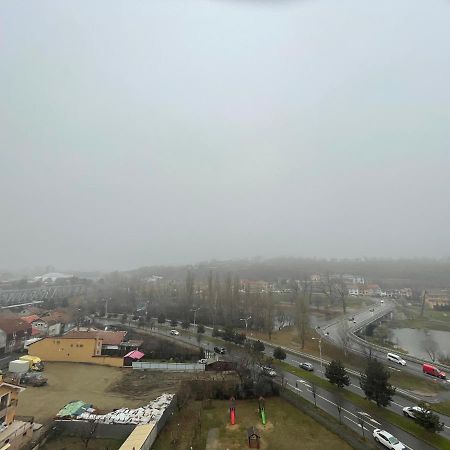 Lovely 3 Bedrooms Apartament Oradea Exterior photo