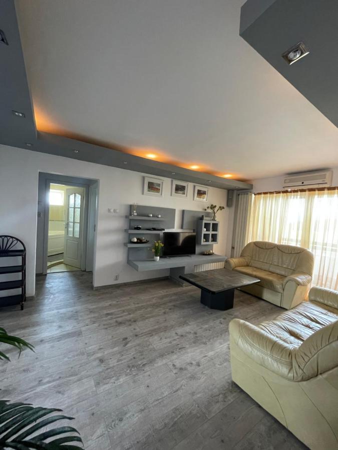 Lovely 3 Bedrooms Apartament Oradea Exterior photo