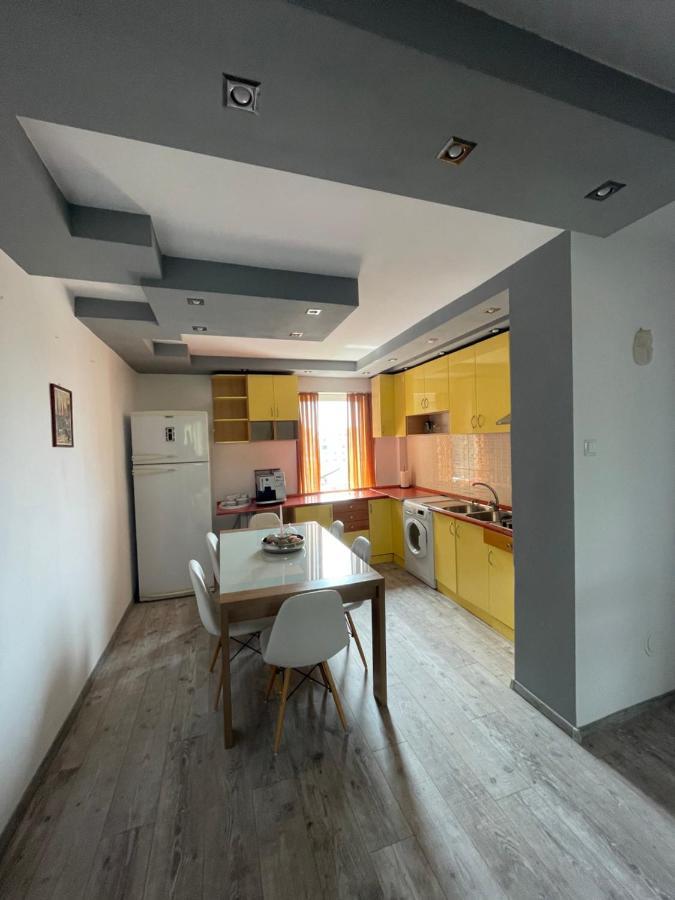 Lovely 3 Bedrooms Apartament Oradea Exterior photo