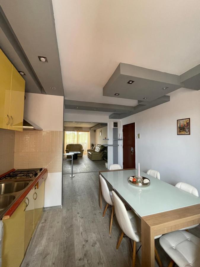 Lovely 3 Bedrooms Apartament Oradea Exterior photo